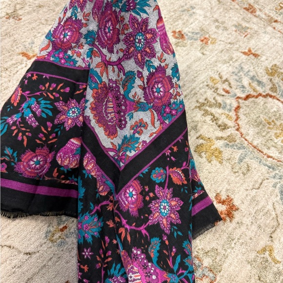 Floral Patterned Scarf - Picture 5 of 6